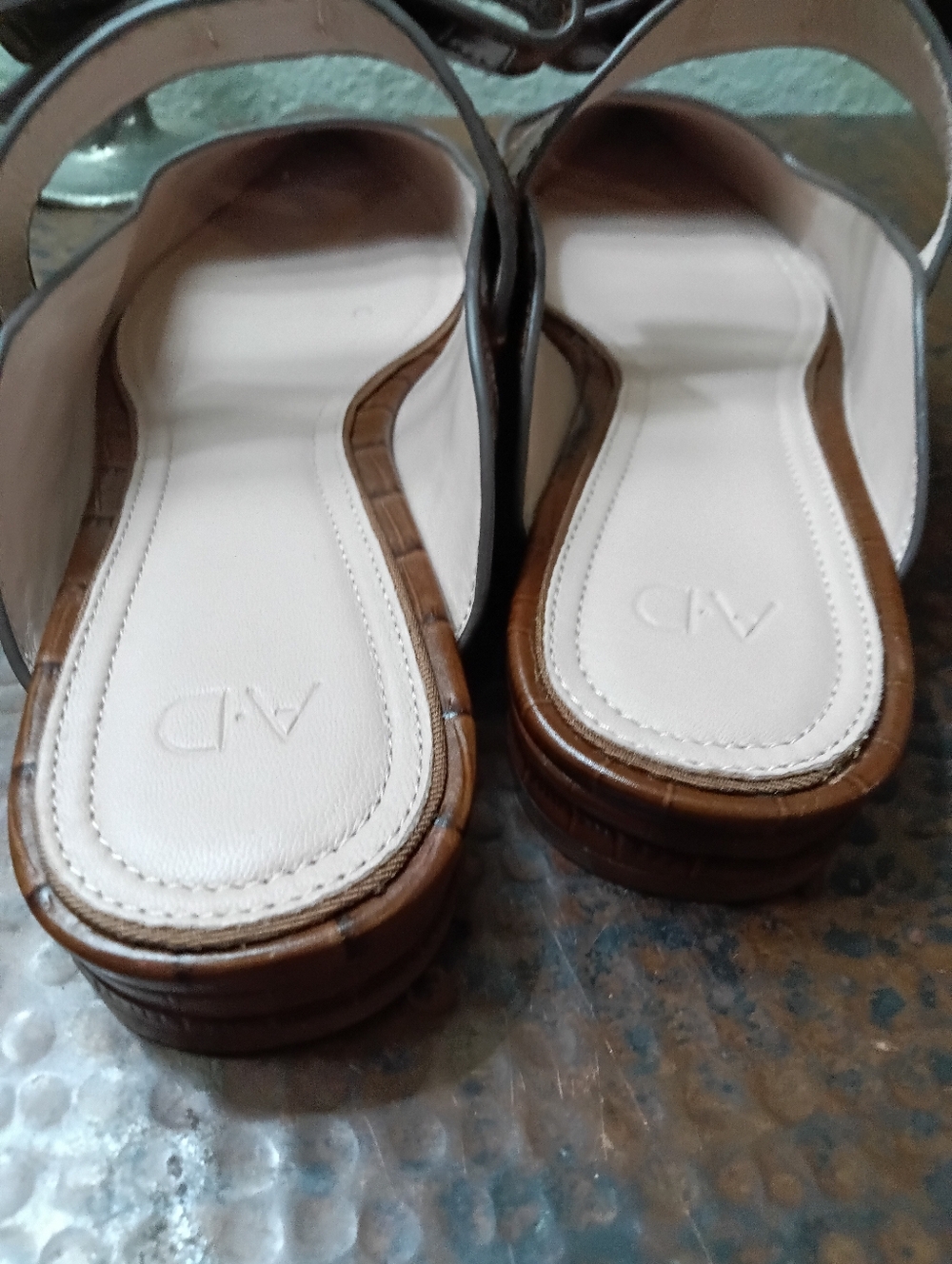 AD & Daughters Sz. 8.5 NWT Jemma Croco Embossed Leather Mule - Picture 8 of 13